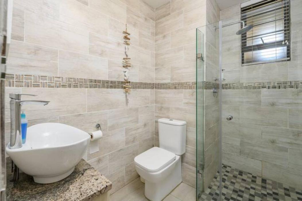 Sands Beach Breaks Luxury Beach Front Балито Екстериор снимка