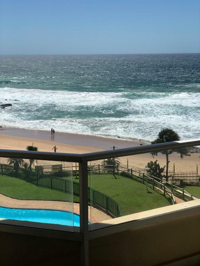 Sands Beach Breaks Luxury Beach Front Балито Екстериор снимка