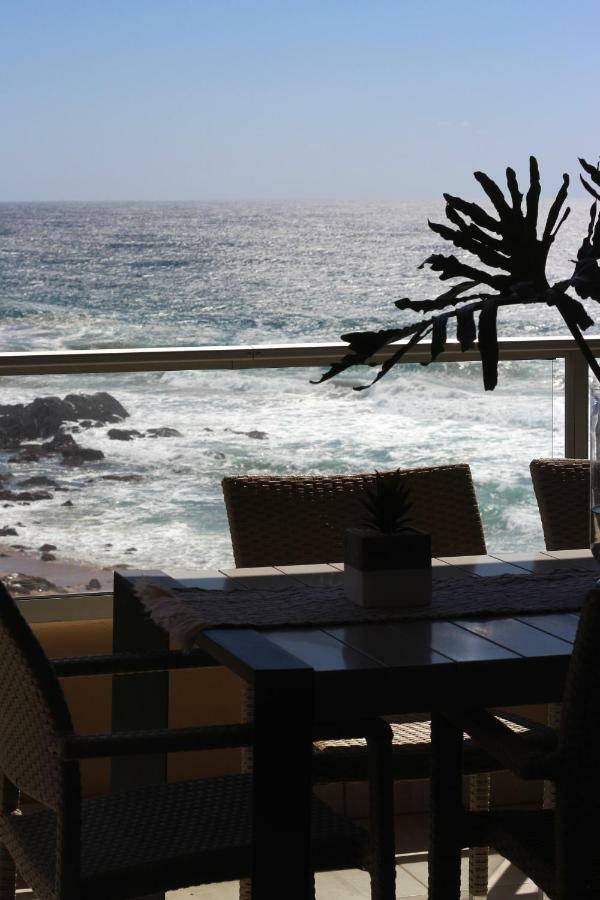 Sands Beach Breaks Luxury Beach Front Балито Екстериор снимка